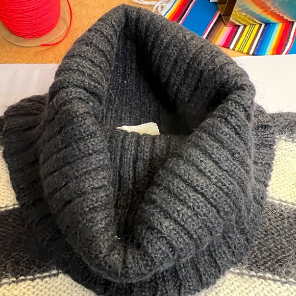 Olive des Olive Women’s Mock Neck Turtleneck Black and White Size Small/Medium - Picture 8 of 10